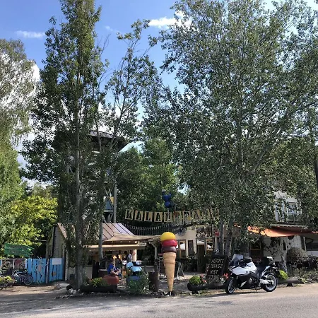 Villa-negra Retro Panzio Panzió Balatonföldvár