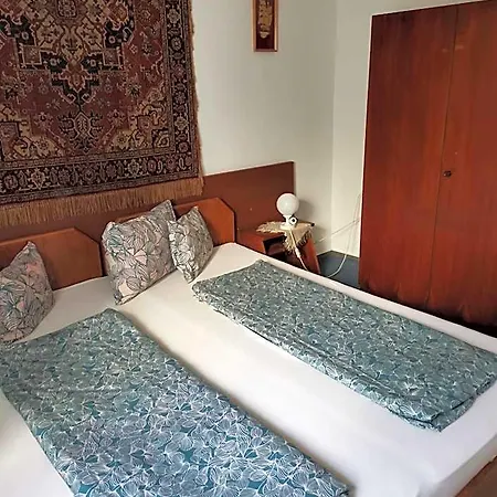 Villa-negra Retro Panzio Bed & Breakfast 3*
