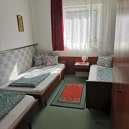 Villa-negra Retro Panzio Bed & Breakfast 3*